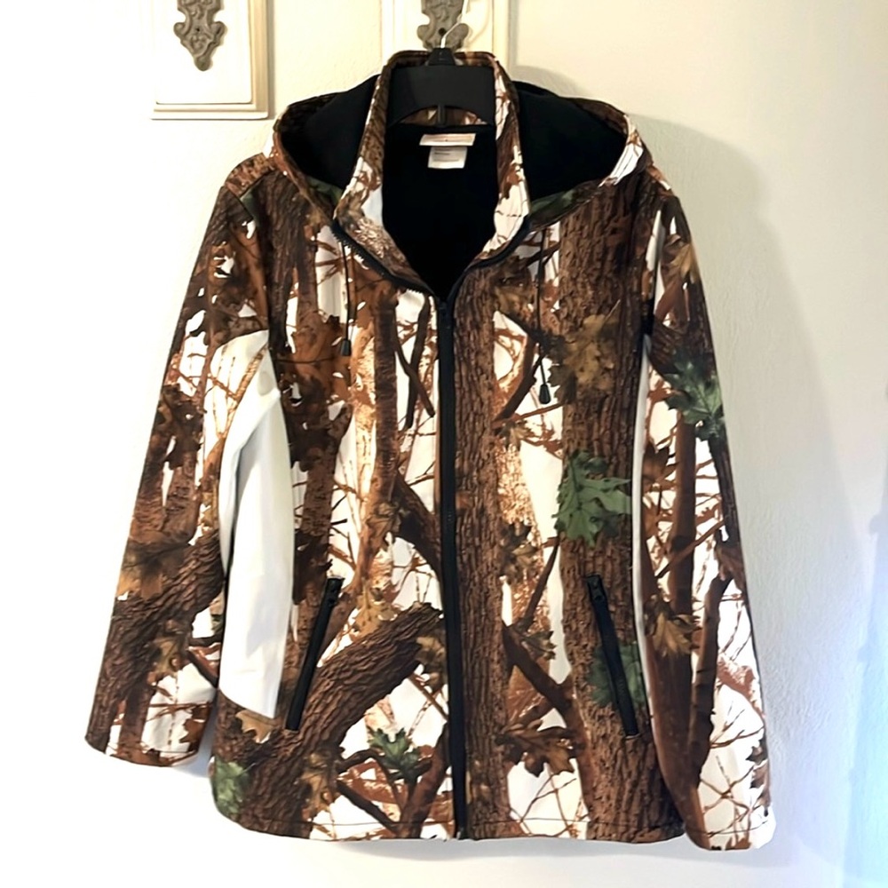 Hooded camouflage jacket